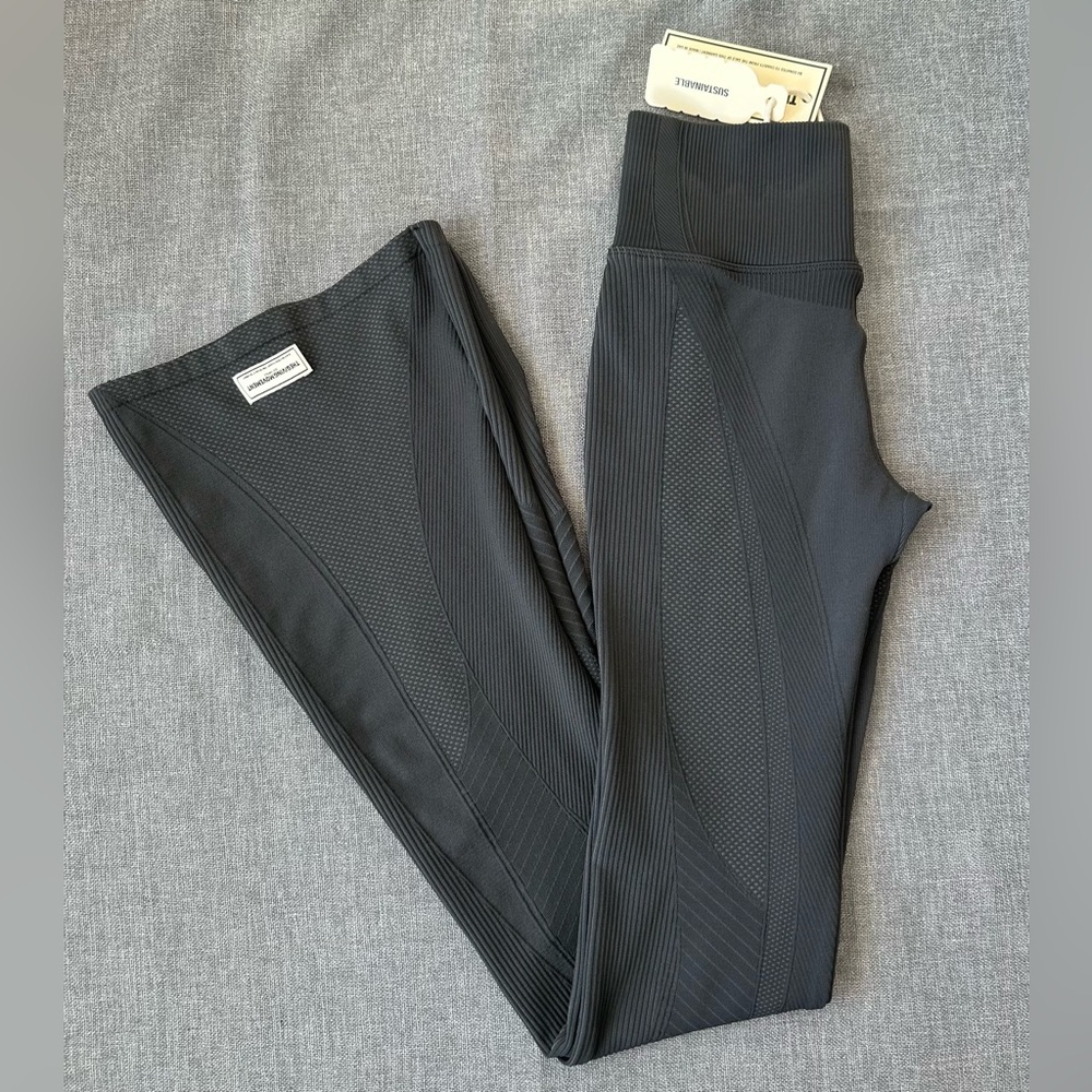 The Giving Movement Flared Tonal Seamless Leggings New